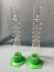 Vintage Sibata 100ml Lab Glass Graduated Cylinder With Spout TC20C Taiwan 57