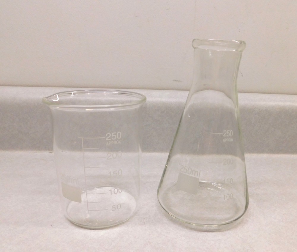 (2) Glass Science Beakers, Unbranded 250 ml