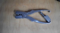 Baxter 2B8043, Medication Hand Sealer Clip, Small:- 3-1/2″x 3-1/2″