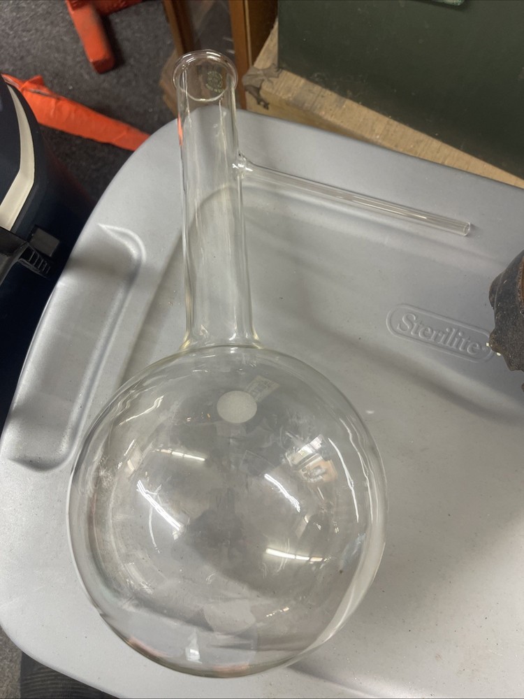 PYREX 3000ml Round Bottom W/ Stem On Neck Flask 16.5 Inch Tall VTG Science Lab