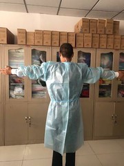 Disposable Isolation gowns universal size none woven cloth (pack of 20)