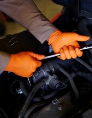 SureCare® MEDIUM 8 Mil Diamond Textured Orange Nitrile Sure-Tac Gloves (500)