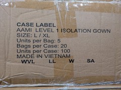 NEW-Box of 100 Disposable AAMI Level 1 WHITE Isolation Gowns – Large/XL